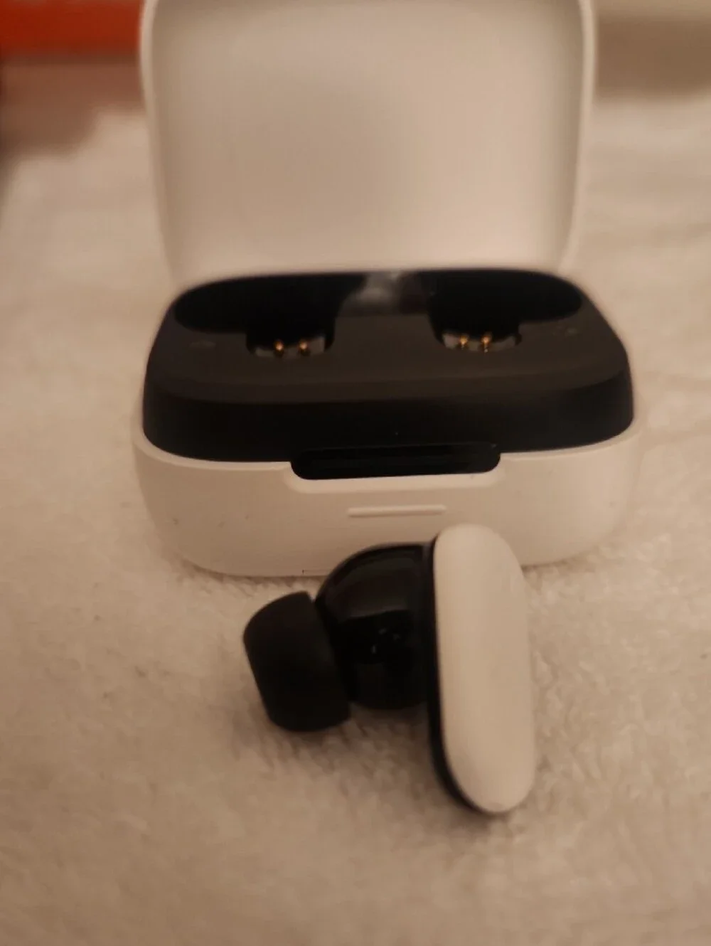 Anker SoundcoreWireless VR Controller Charging Dock - Black/White Only 1 Side